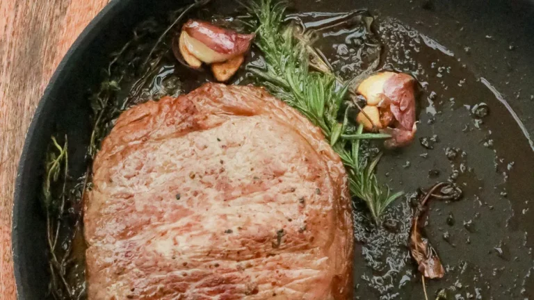 How to Cook Well-Done Steak in a Pan