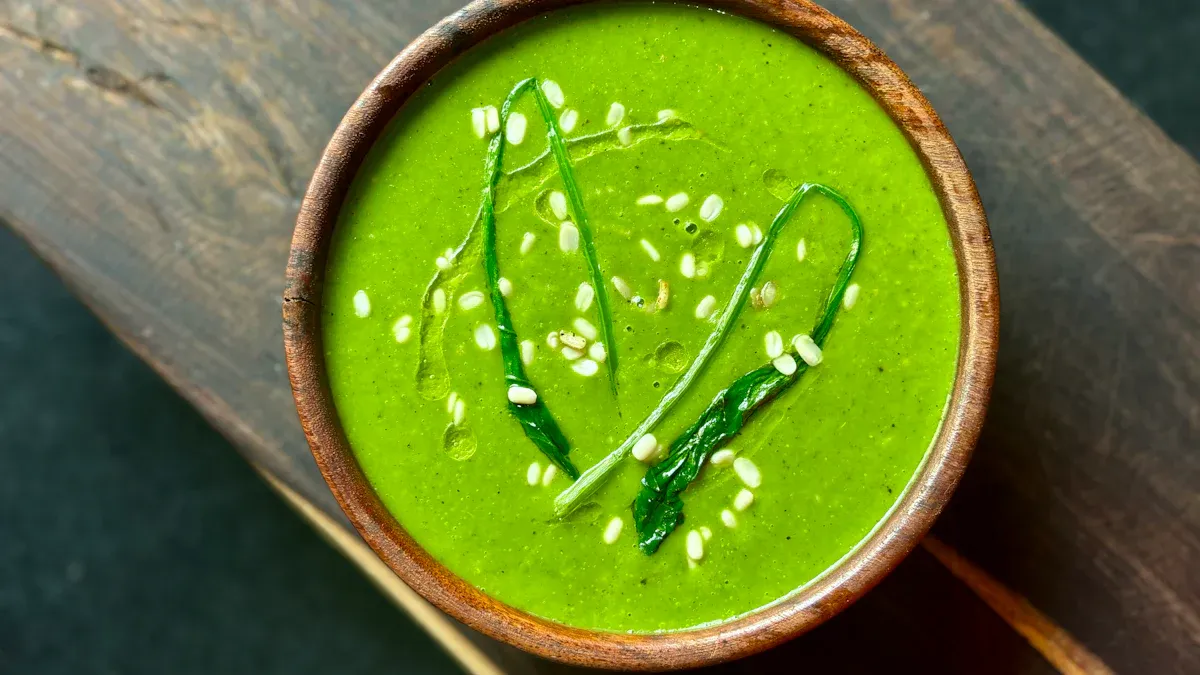 Moringa Leaves Health Benefits & How to Use Moringa Powder