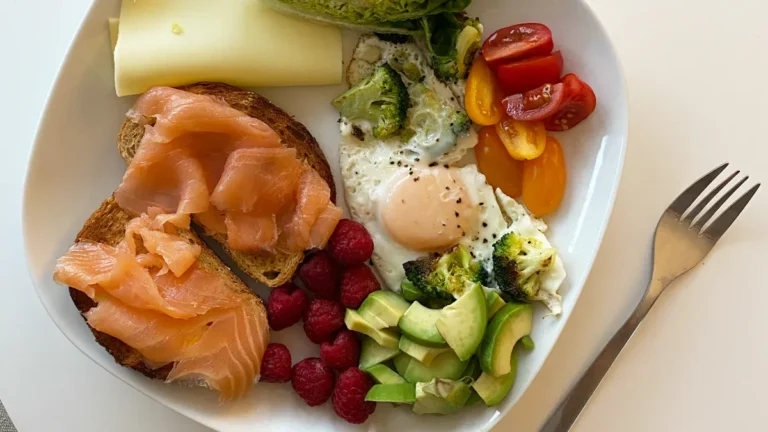 10 Amazing Keto-Friendly Fruits Ranked