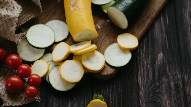 Yellow Squash Nutrition: Key Facts, Amazing Benefits, & Uses