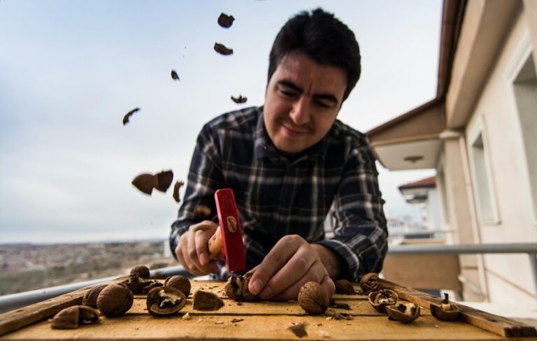 pound equals sixteen ounces